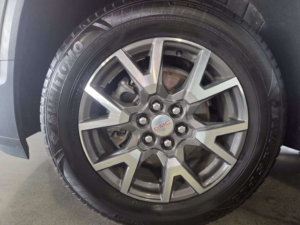 Used 2023 GMC Acadia SLE w/ Driver Convenience Package FWD image 19
