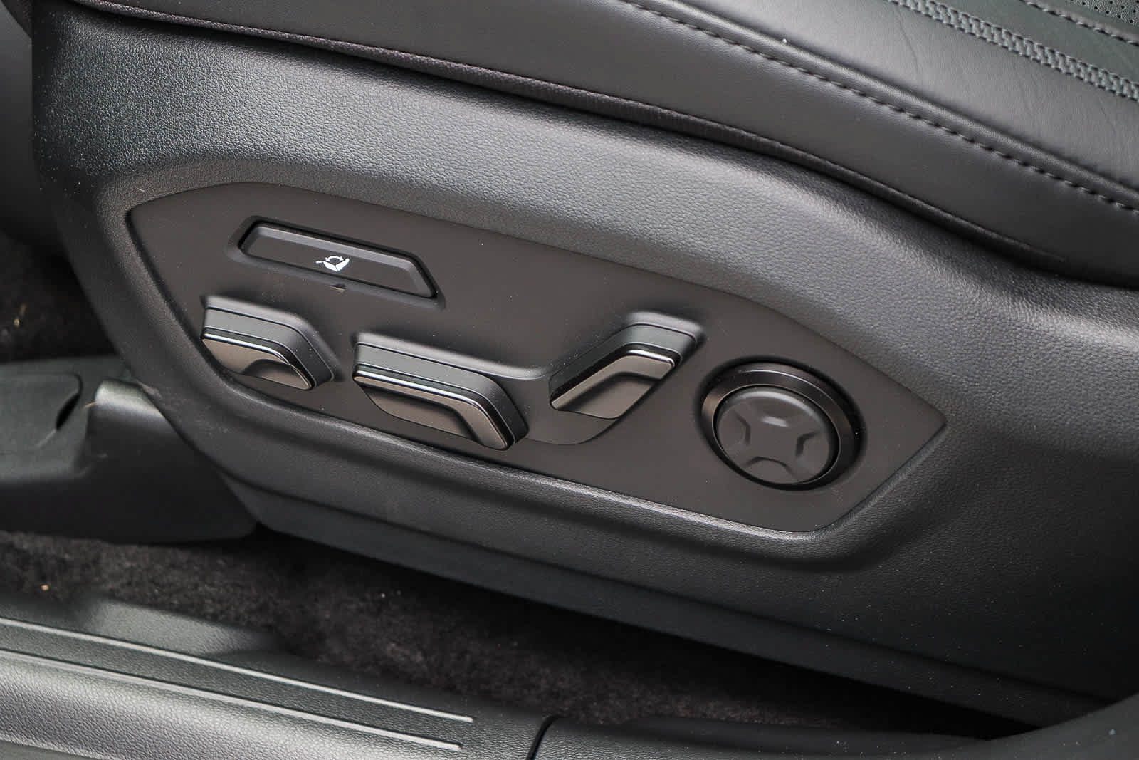 New 2026 Hyundai Santa Fe Calligraphy FWD image 31