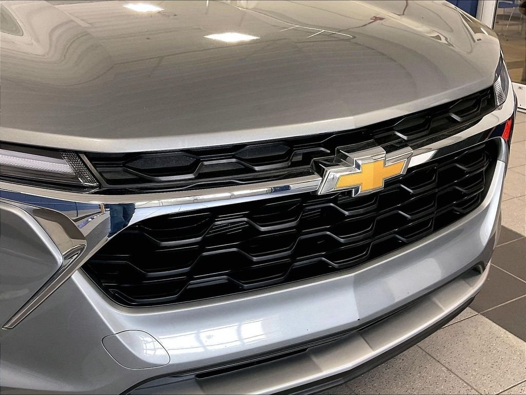 Used 2025 Chevrolet Trax LT w/ LT Convenience Package FWD image 30