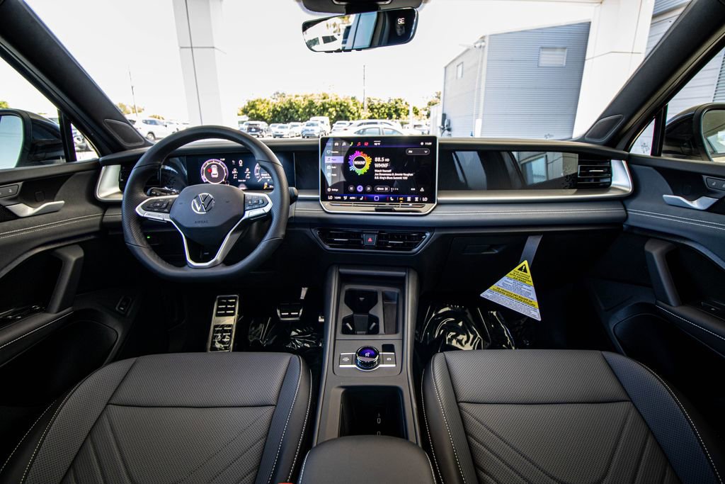 New 2026 Volkswagen Tiguan SE R-Line FWD image 32