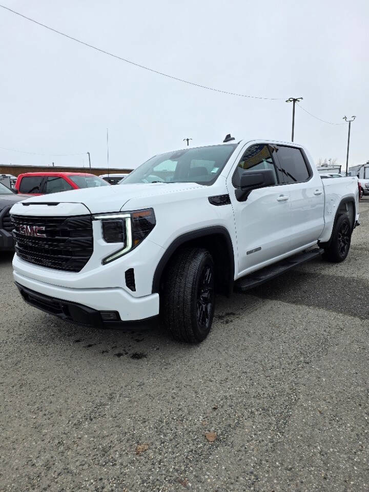 Used 2024 GMC Sierra 1500 Elevation AWD/4WD image 3
