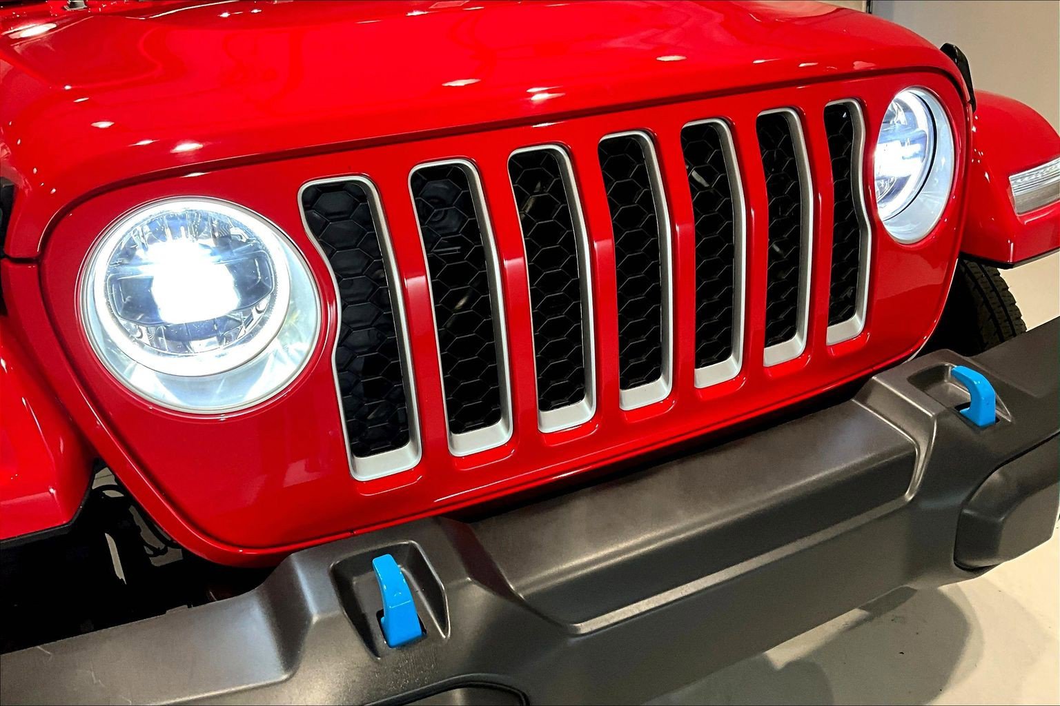 Used 2023 Jeep Wrangler Sahara w/ Cold Weather Group image 33