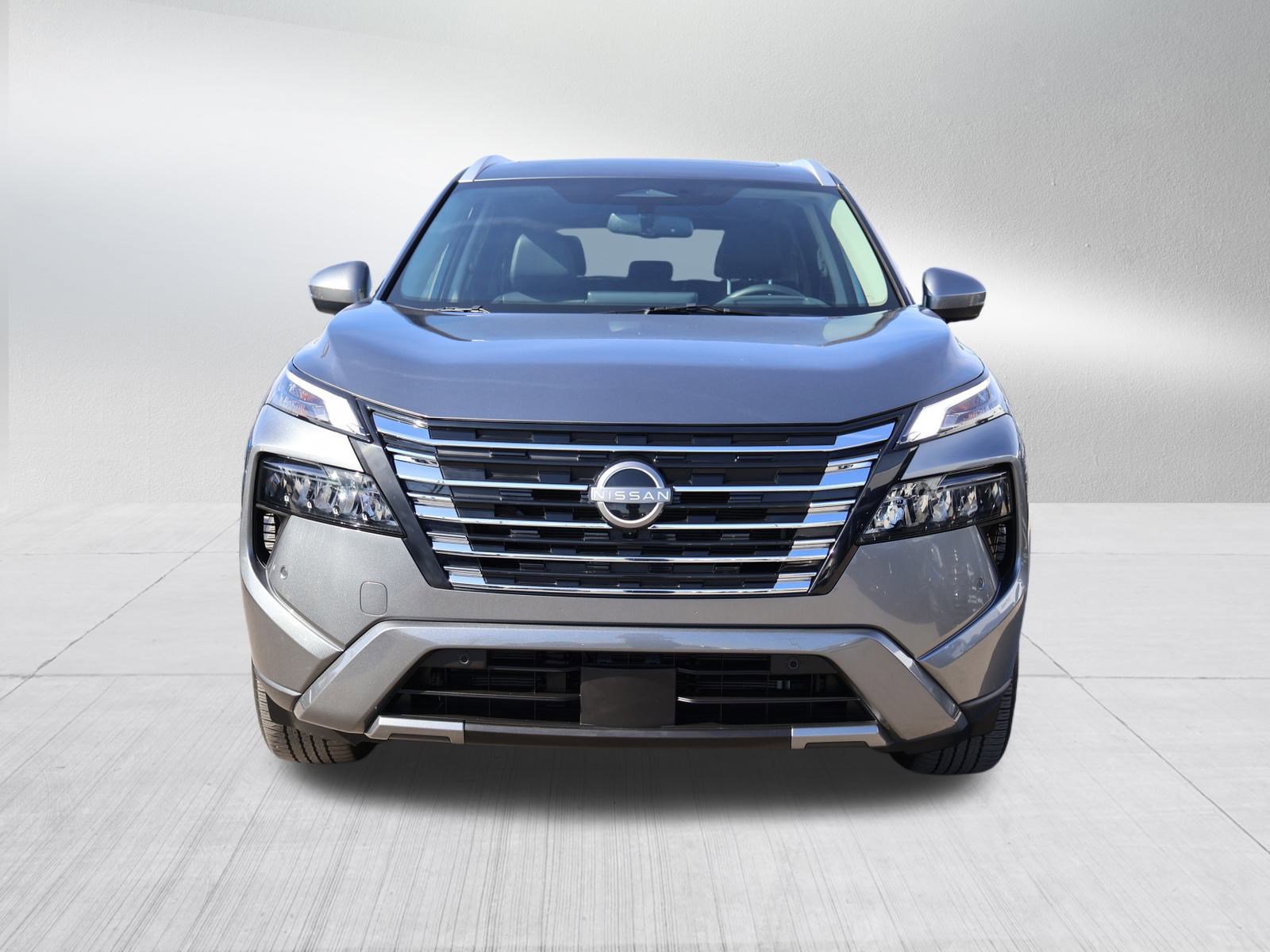 Used 2025 Nissan Rogue SL w/ Tech Package AWD/4WD image 2