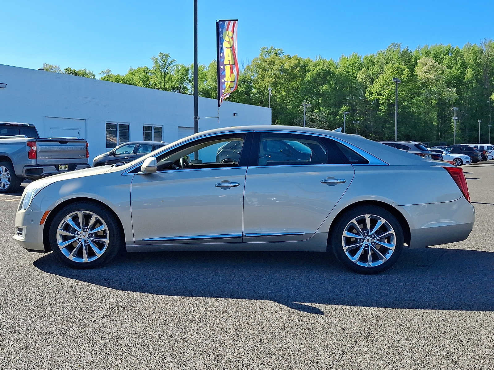 Used 2014 Cadillac XTS Luxury w/ Driver Awareness Package FWD image 4