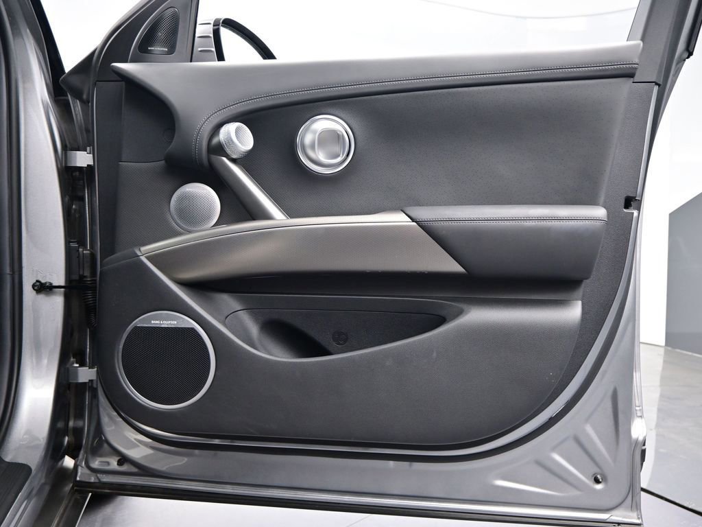 Used 2025 Genesis GV60 Advanced image 33