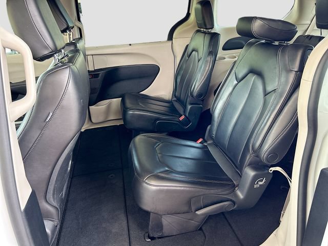 Used 2023 Chrysler Pacifica Touring-L FWD image 19