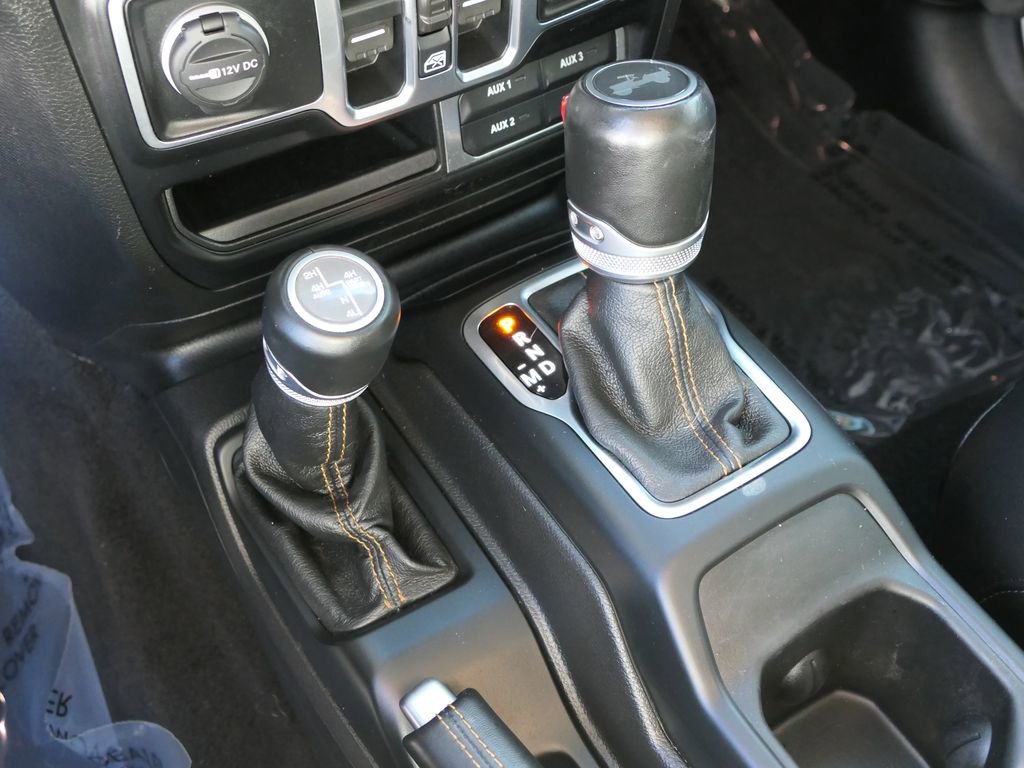 Used 2020 Jeep Wrangler Unlimited Sahara image 20