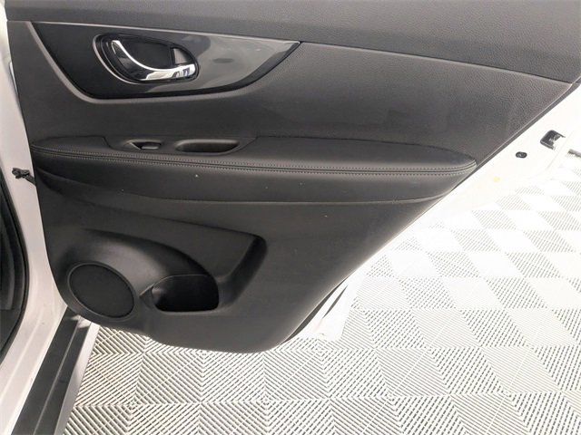 Used 2019 Nissan Rogue SV image 30