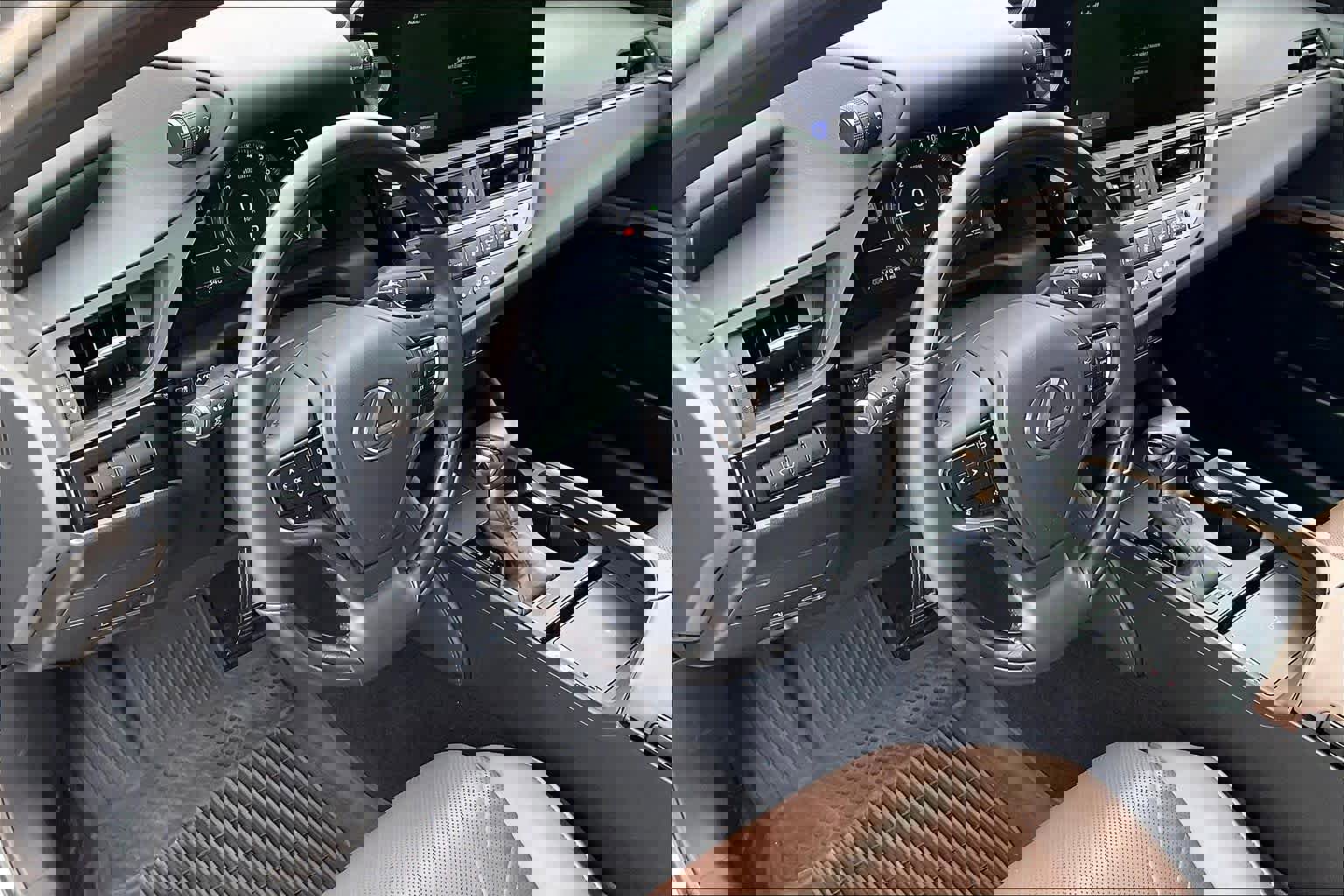 Used 2024 Lexus ES 350 Luxury w/ Technology Package image 17