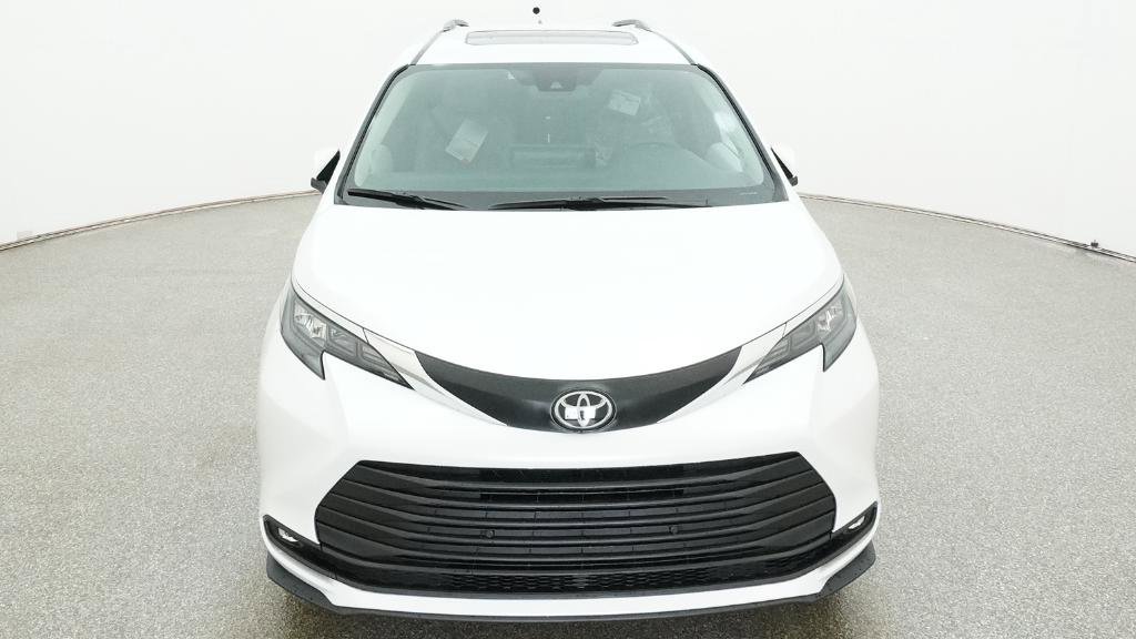 New 2026 Toyota Sienna XLE FWD image 2