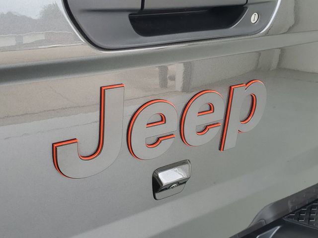 Used 2025 Jeep Gladiator Mojave w/ Convenience Group AWD/4WD image 8