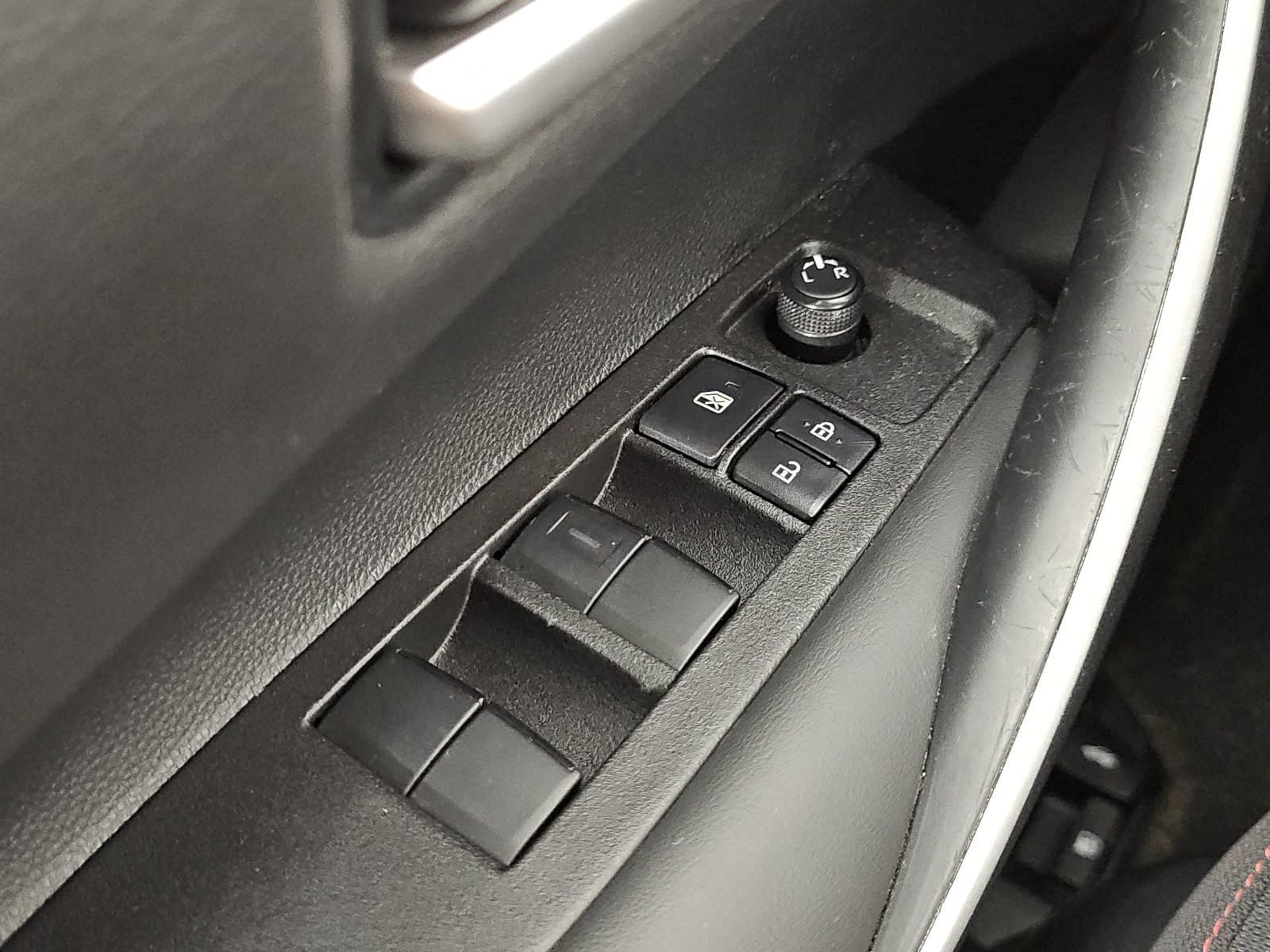 Used 2025 Toyota Corolla SE FWD image 24