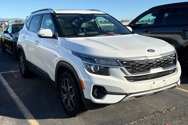 Used 2021 Kia Seltos EX image 2