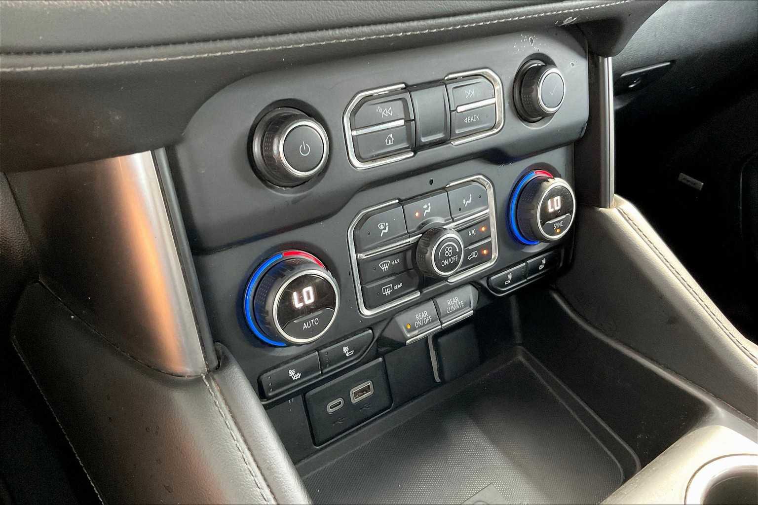 Used 2023 Chevrolet Suburban LT w/ LT Signature Package image 32