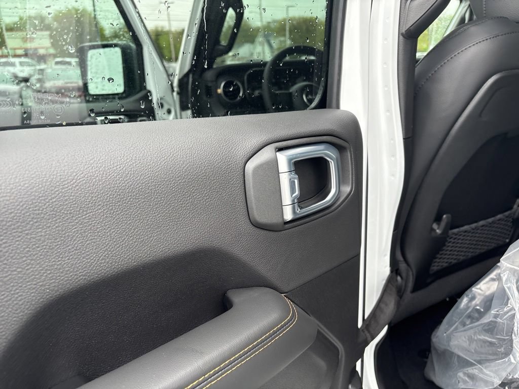 New 2026 Jeep Gladiator Sport AWD/4WD image 17