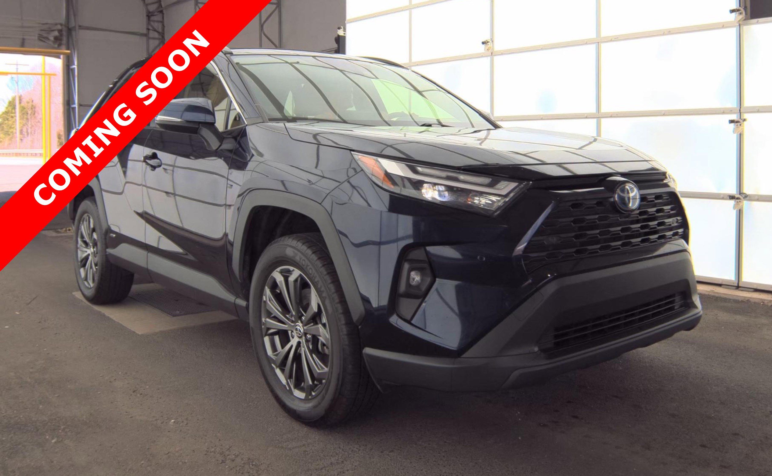 Used 2022 Toyota RAV4 XLE Premium image 3