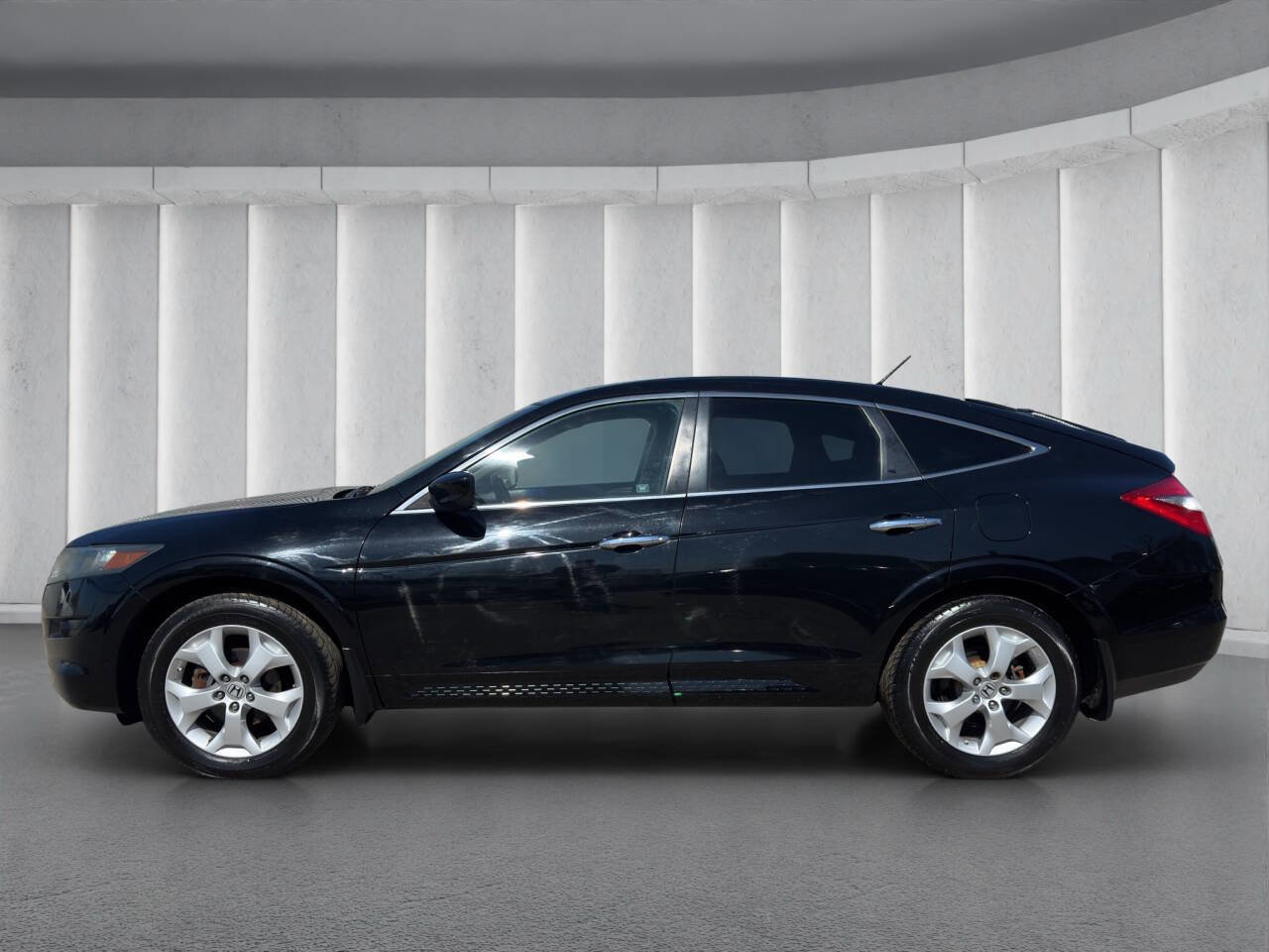 Used 2011 Honda Crosstour EX-L image 2