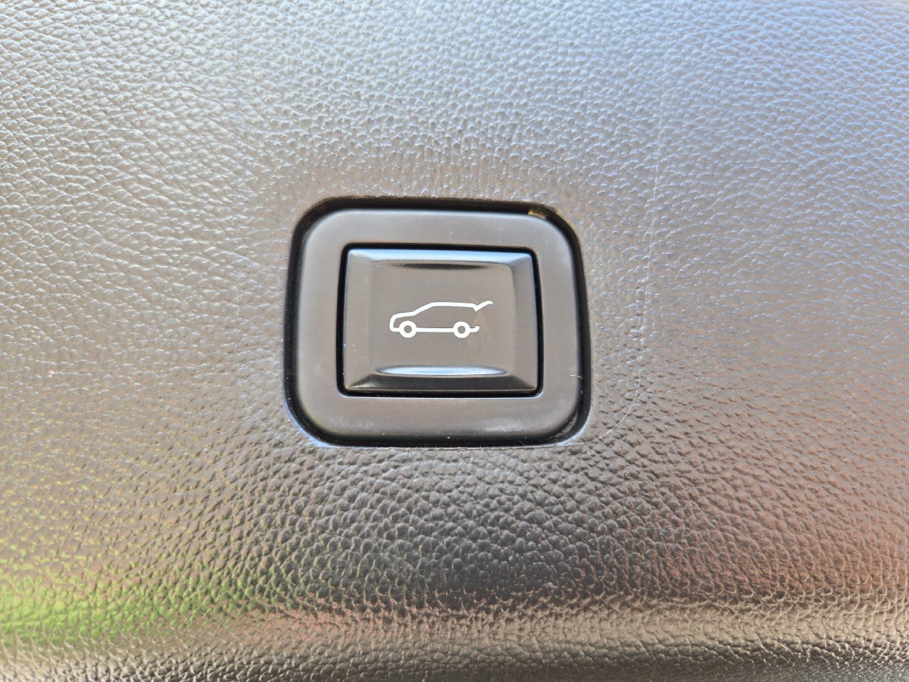 Used 2019 Chevrolet Traverse LT FWD image 13