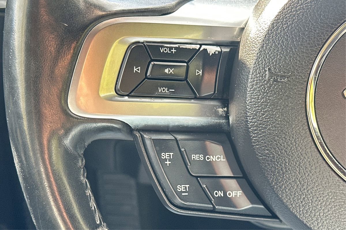 Used 2018 Ford Mustang Coupe image 30