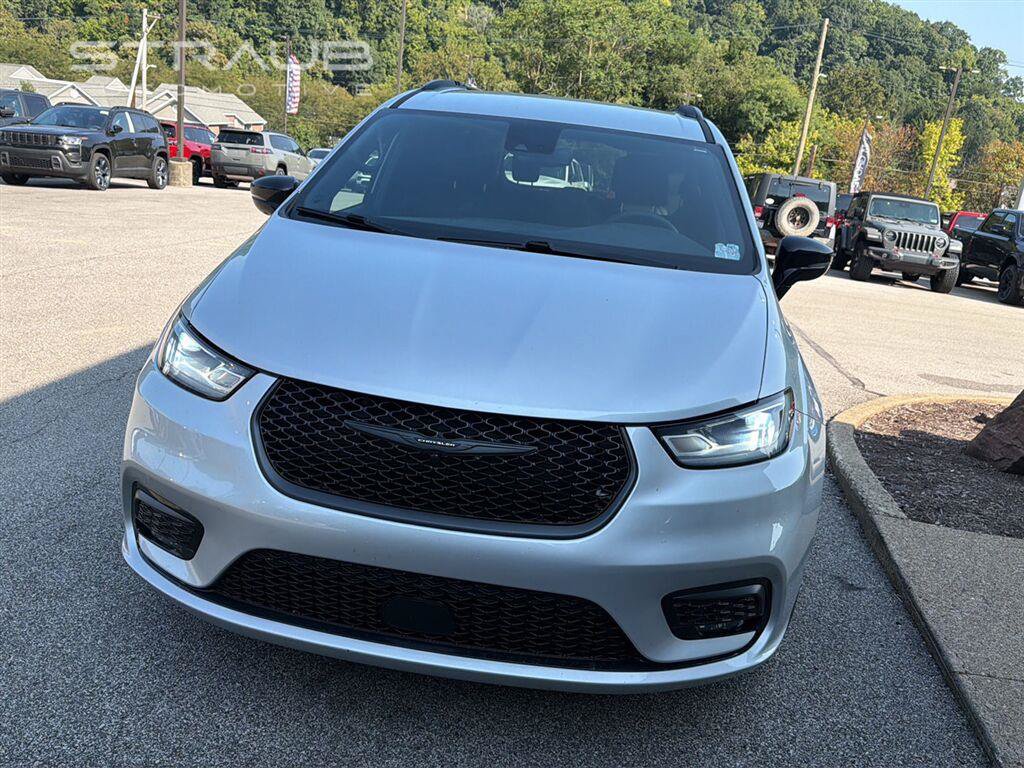 Used 2024 Chrysler Pacifica Touring-L w/ S Appearance Package
