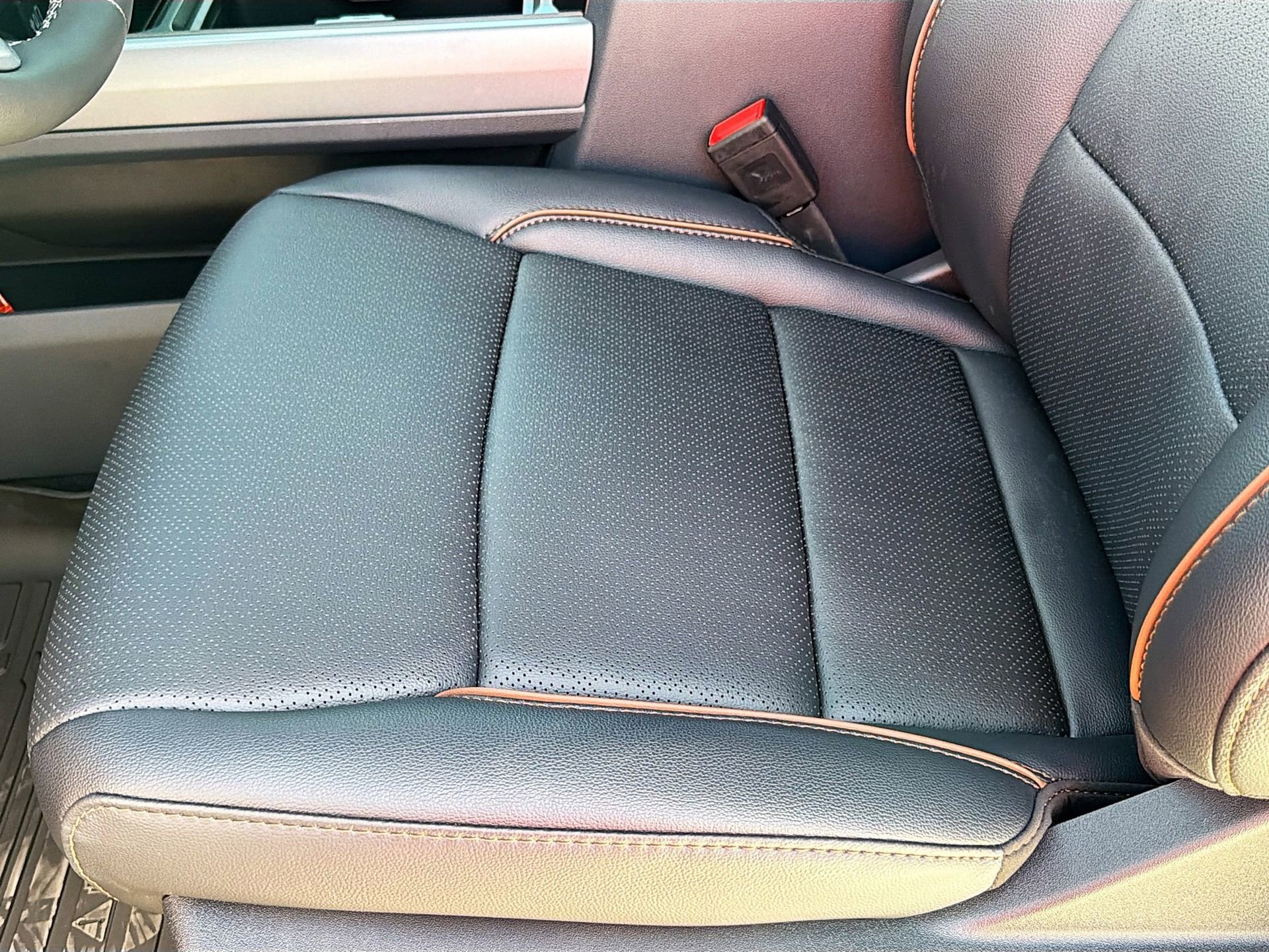 New 2026 Ford F250 Lariat w/ Chrome Package image 27