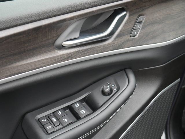New 2026 Jeep Grand Cherokee Limited w/ Luxury Tech Group II AWD/4WD image 13