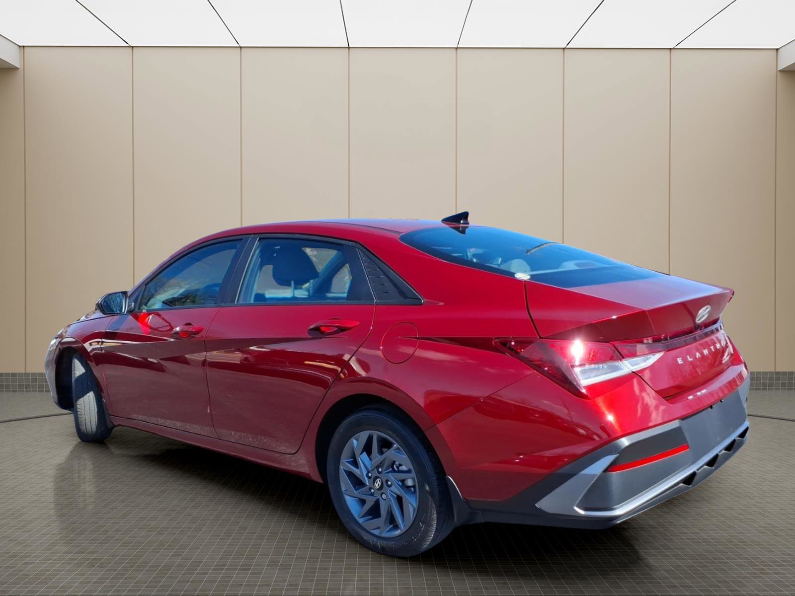 Used 2024 Hyundai Elantra SEL image 11