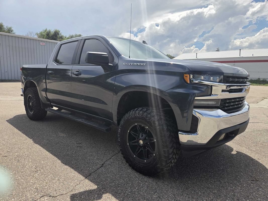Used 2020 Chevrolet Silverado 1500 LT w/ Fleet Comfort Package AWD/4WD image 2