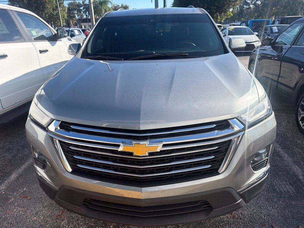 Used 2023 Chevrolet Traverse LT FWD image 2
