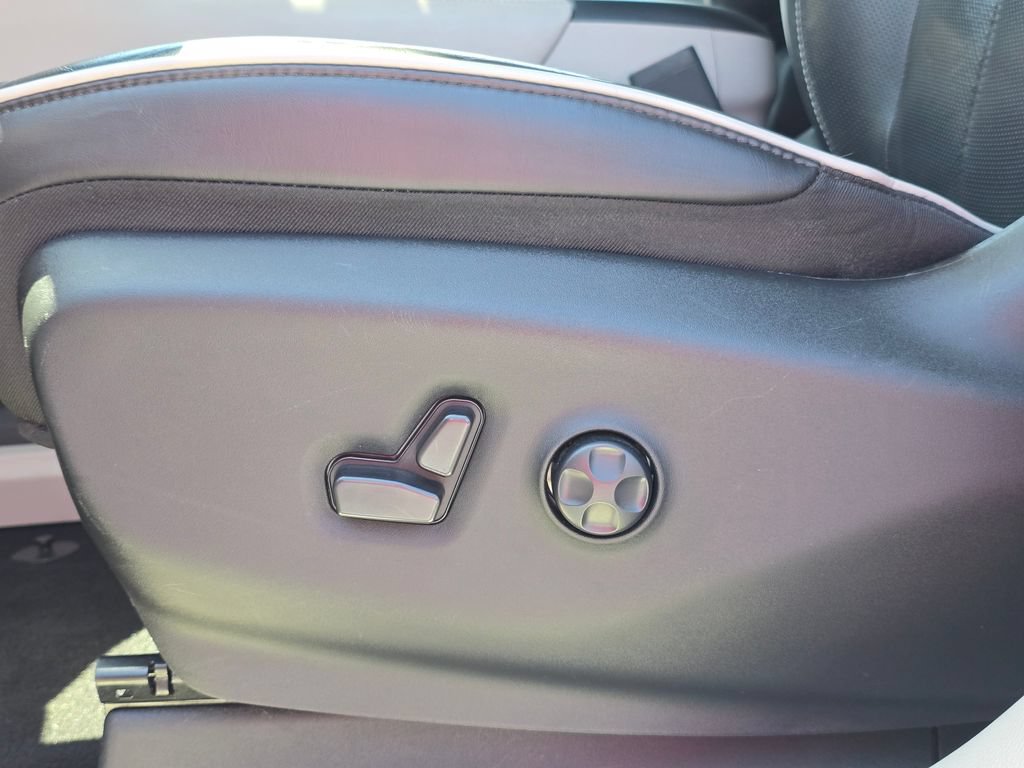 Used 2023 Chrysler Pacifica Limited FWD image 65