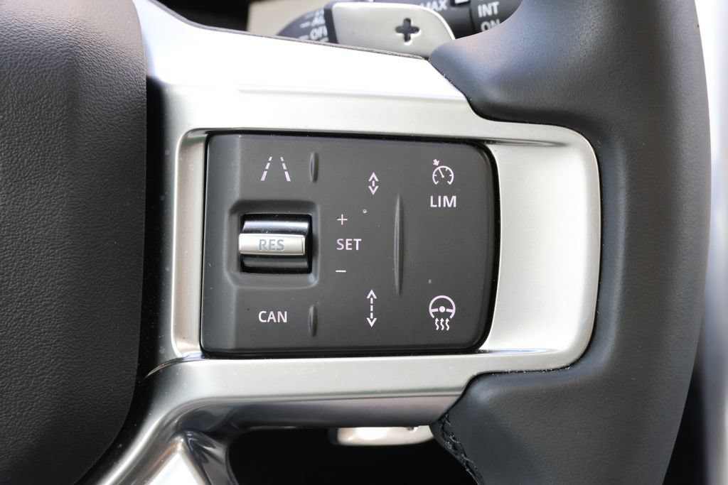 Certified 2025 Land Rover Discovery Dynamic SE AWD/4WD image 20