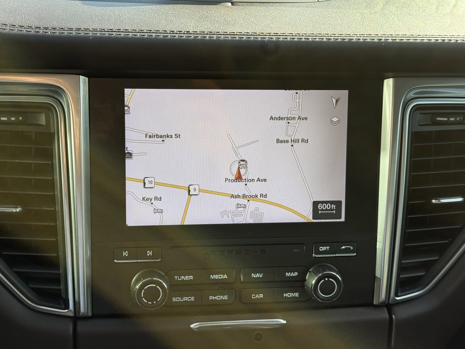 Used 2018 Porsche Macan Turbo image 17