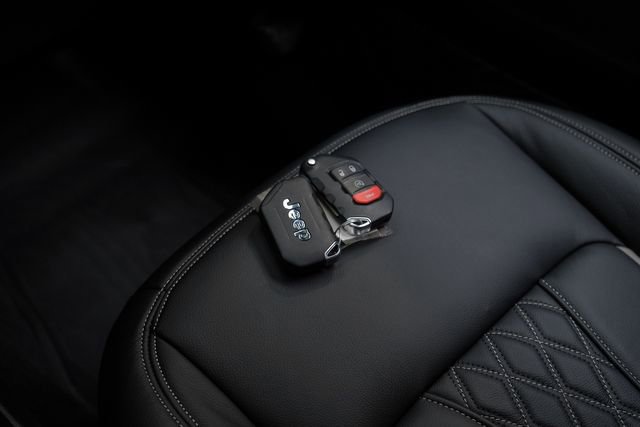 Used 2025 Jeep Gladiator Rubicon w/ Safety Group AWD/4WD image 90