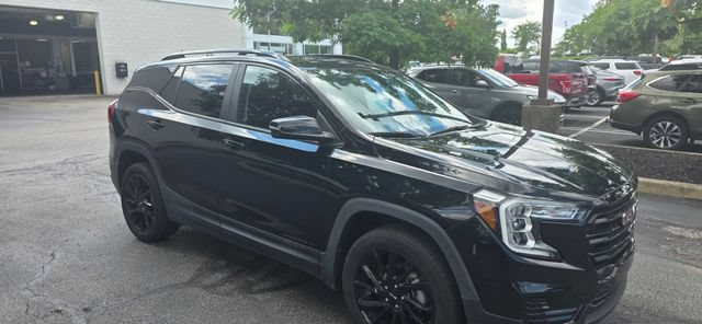 Used 2023 GMC Terrain SLE w/ Driver Convenience Package AWD/4WD image 4