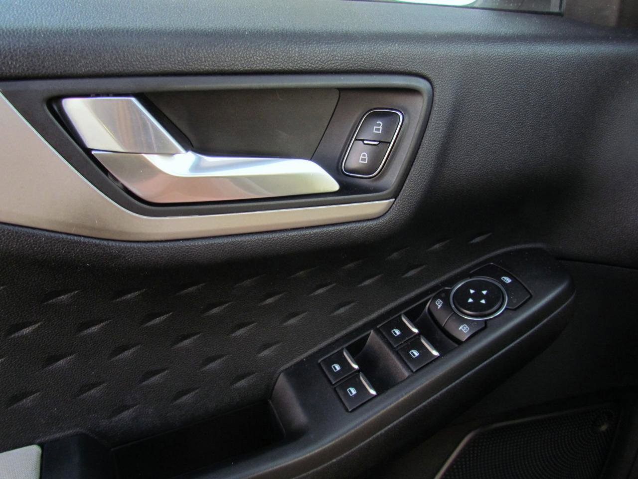 Used 2020 Ford Escape SE FWD image 27