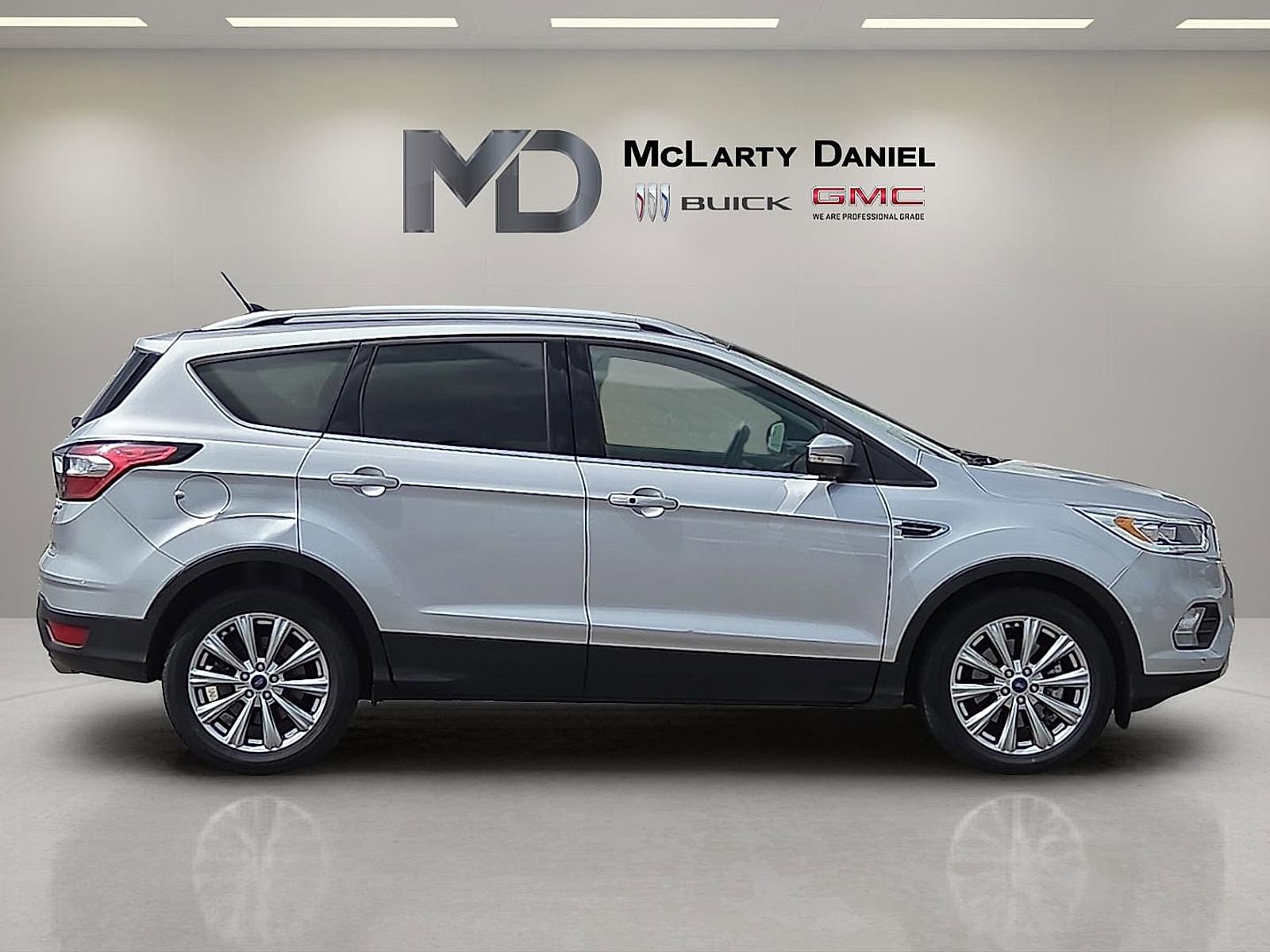 Used 2018 Ford Escape Titanium FWD image 6