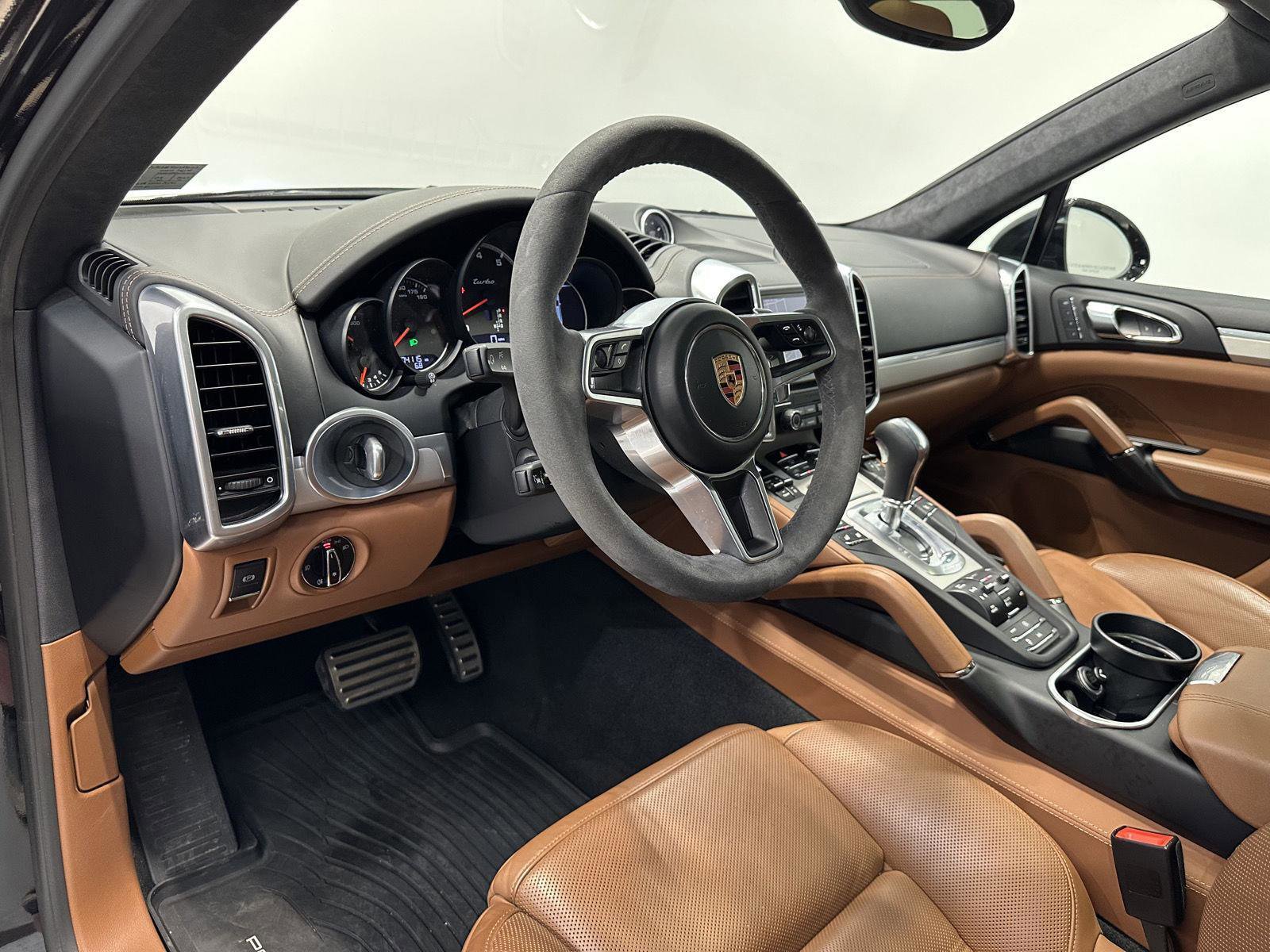 Used 2017 Porsche Cayenne Turbo AWD/4WD image 4