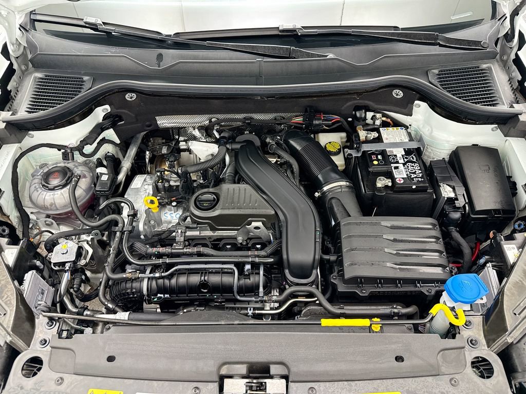 Used 2025 Volkswagen Taos SE w/ Panoramic Sunroof Package image 27