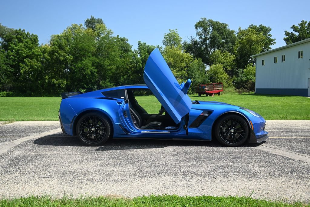 Used 2016 Chevrolet Corvette Z06 w/ 3LZ Preferred Equipment Group RWD image 11