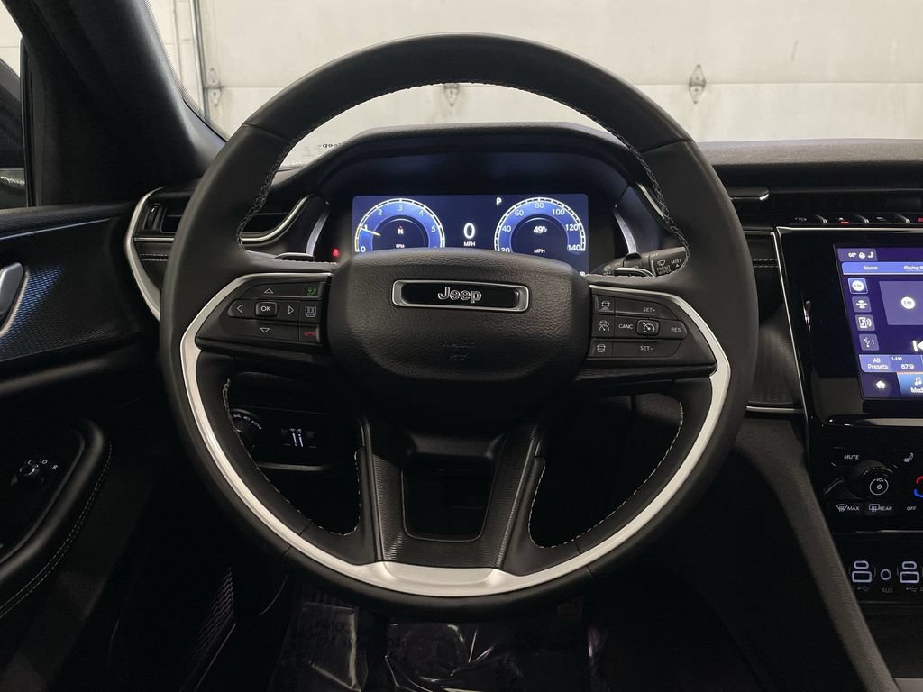 Used 2024 Jeep Grand Cherokee L Altitude AWD/4WD image 5