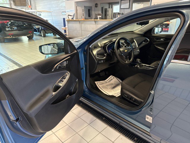 Used 2025 Chevrolet Malibu LT image 13