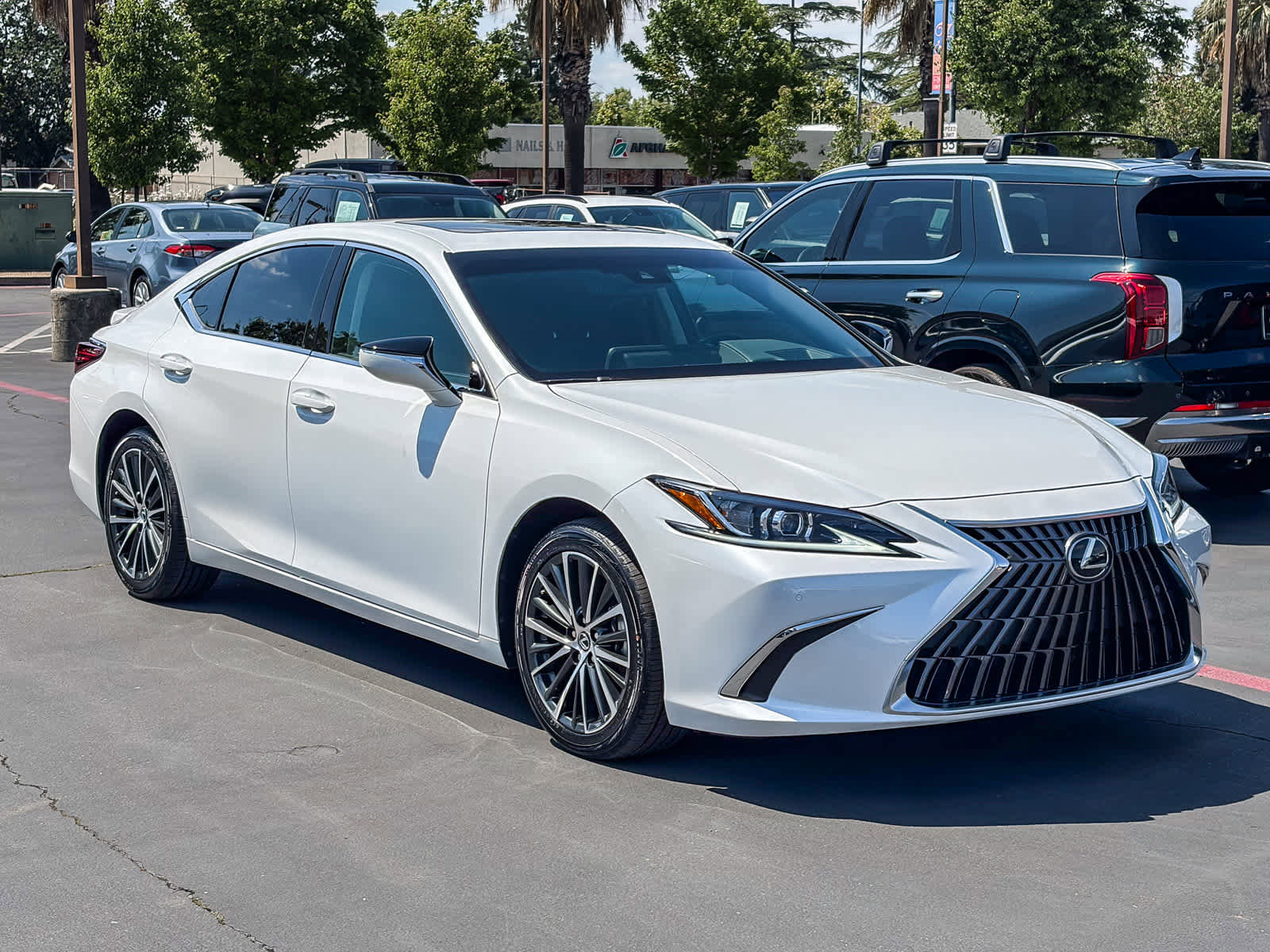Used 2025 Lexus ES 300h w/ Premium Package FWD image 5