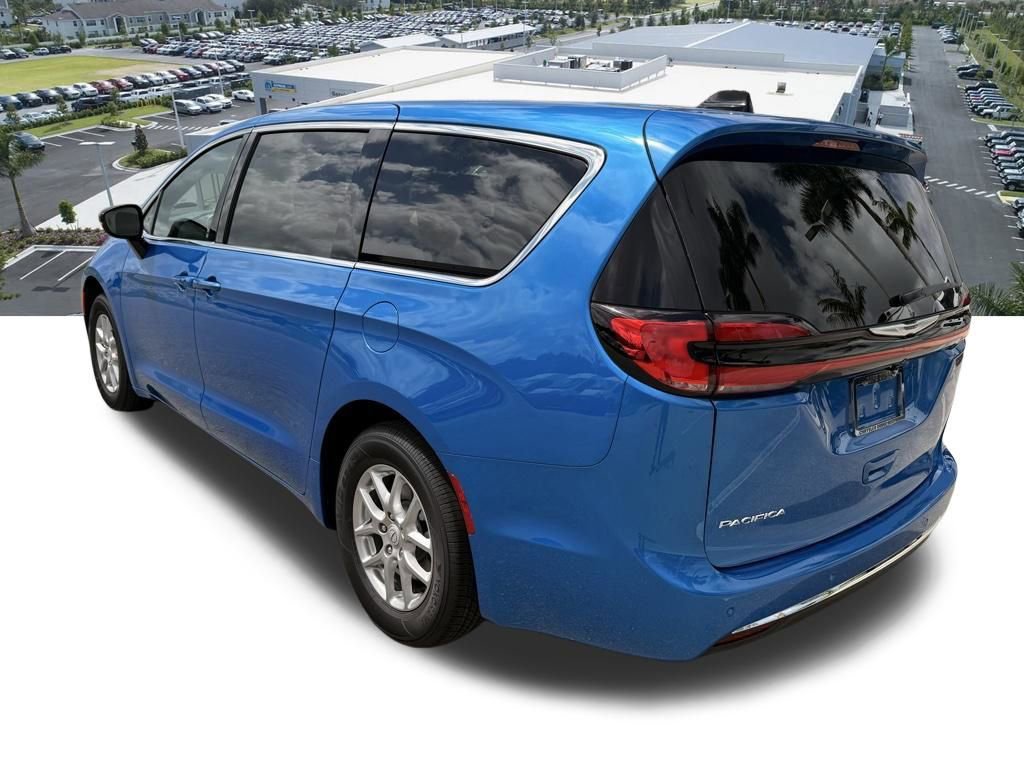 New 2026 Chrysler Pacifica Select image 6