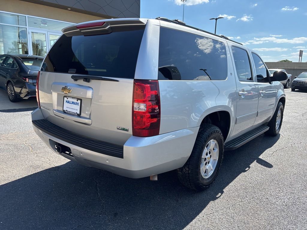 Used 2011 Chevrolet Suburban LT RWD image 5