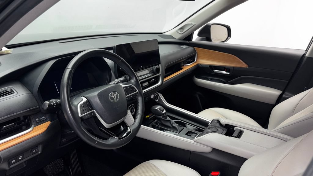Used 2024 Toyota Grand Highlander AWD image 13