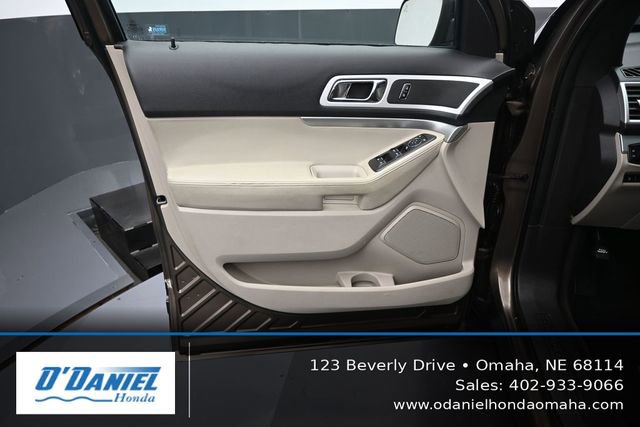 Used 2015 Ford Explorer XLT w/ Equipment Group 202B AWD/4WD image 23