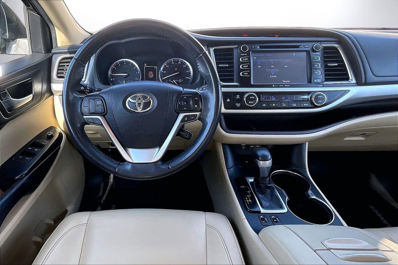 Used 2019 Toyota Highlander XLE image 12