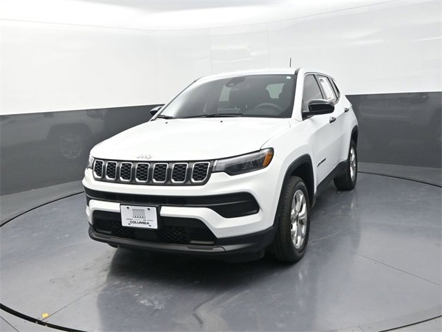Used 2025 Jeep Compass Sport image 3
