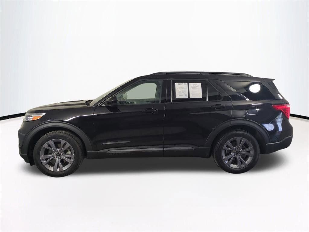 Used 2022 Ford Explorer XLT w/ Equipment Group 202A image 8
