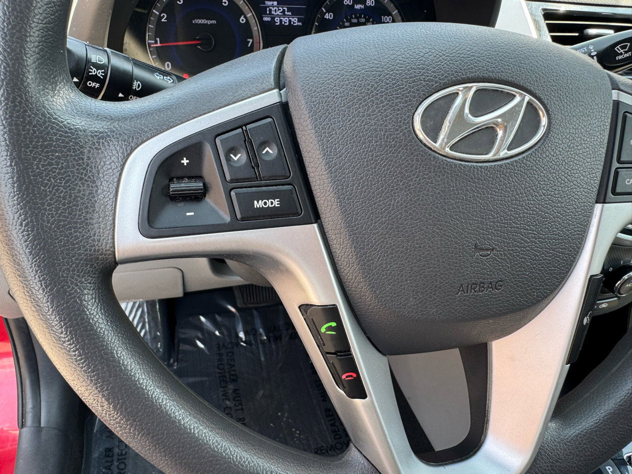 Used 2013 Hyundai Accent GLS w/ Premium Pkg image 26